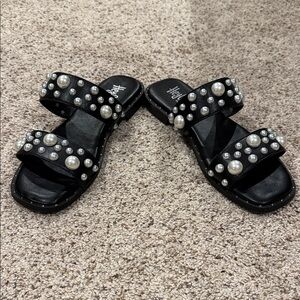 Hey Girl Elegant Black Pearl-Embellished Sandals